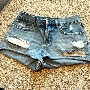 Billabong jean shorts size 26